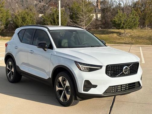 2026 Volvo XC40 B5 Core