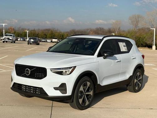 2026 Volvo XC40 B5 Core