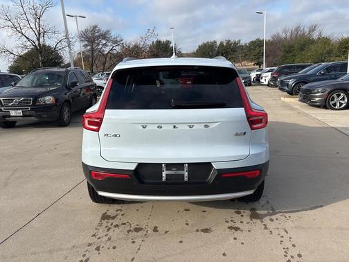 2025 Volvo XC40 B5 Plus Bright Theme