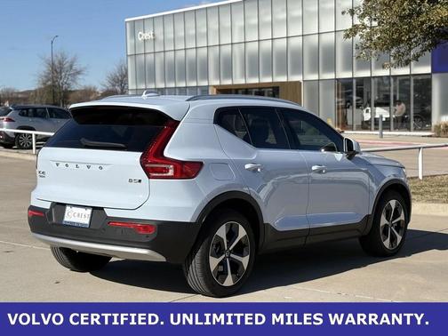 2025 Volvo XC40 B5 Plus Bright Theme