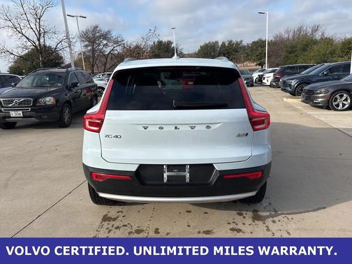 2025 Volvo XC40 B5 Plus Bright Theme