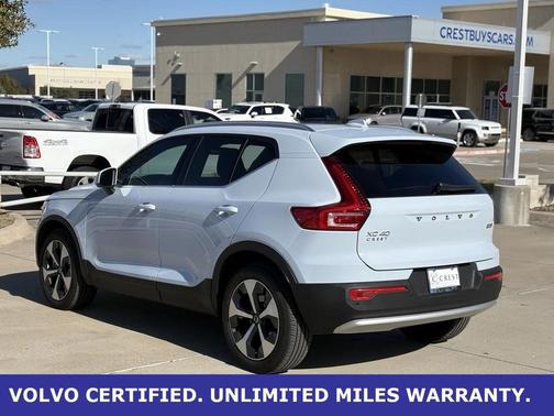 2025 Volvo XC40 B5 Plus Bright Theme