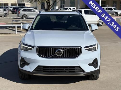 2025 Volvo XC40 B5 Plus Bright Theme