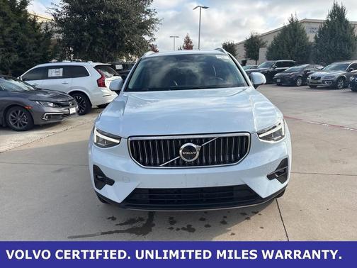 2025 Volvo XC40 B5 Plus Bright Theme