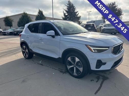 2025 Volvo XC40 B5 Plus Bright Theme