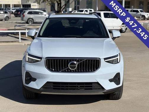 2025 Volvo XC40 B5 Plus Bright Theme