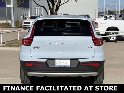 2025 Volvo XC40 B5 Plus Bright Theme