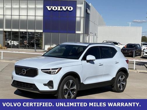 2025 Volvo XC40 B5 Plus Bright Theme