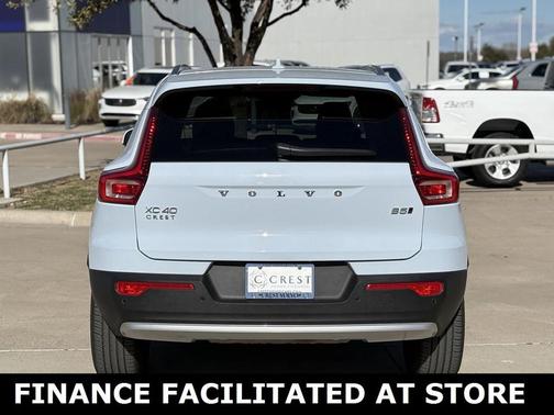 2025 Volvo XC40 B5 Plus Bright Theme