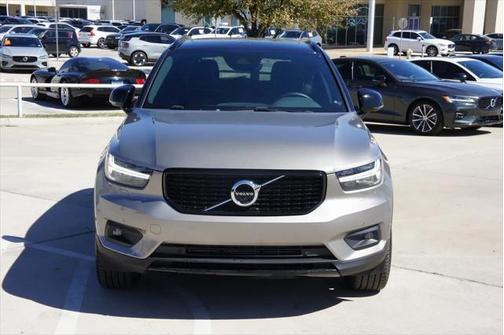 2022 Volvo XC40 T5 R-Design