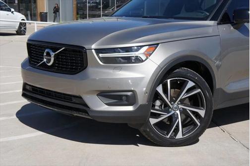 2022 Volvo XC40 T5 R-Design