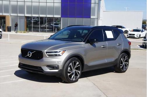 2022 Volvo XC40 T5 R-Design