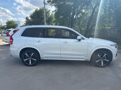 Crystal White Pearl 2017 Volvo XC90 T5 R-Design