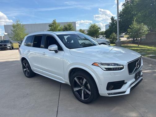Crystal White Pearl 2017 Volvo XC90 T5 R-Design