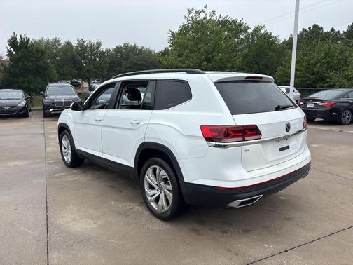 Pure White 2021 Volkswagen Atlas 2.0T SE w/Technology