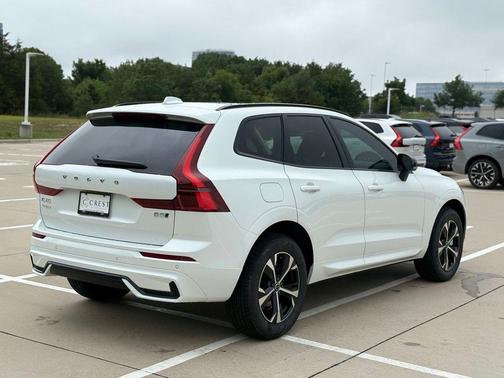 Crystal White 2026 Volvo XC60 B5 Core