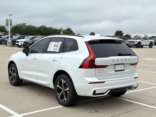 Crystal White 2026 Volvo XC60 B5 Core