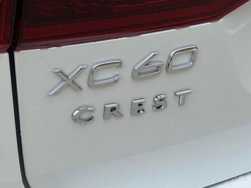 Crystal White 2026 Volvo XC60 B5 Core