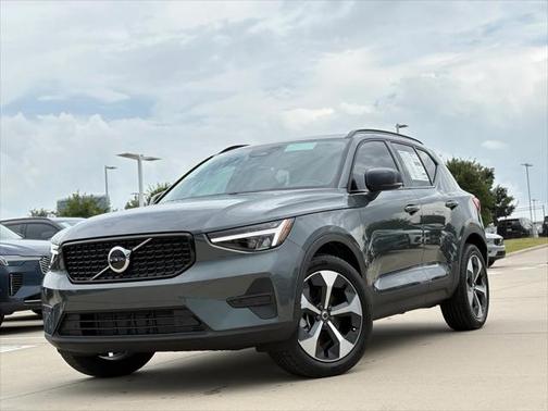 2026 Volvo XC40 B5 Core