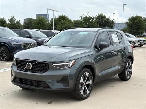 2026 Volvo XC40 B5 Core