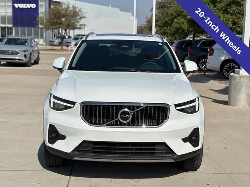 2025 Volvo XC40 B5 Plus Bright Theme