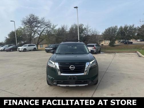 2023 Nissan Pathfinder Platinum