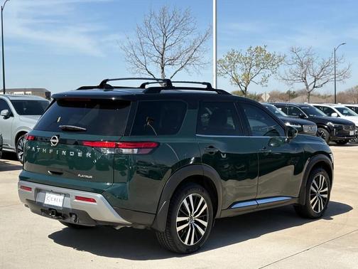 2023 Nissan Pathfinder Platinum