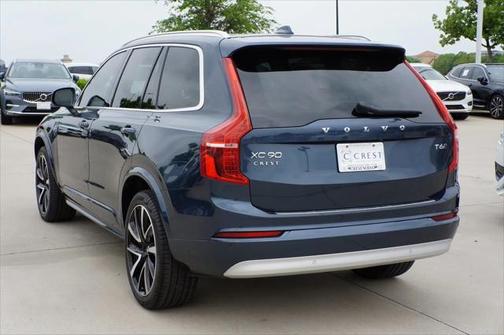 2022 Volvo XC90 T6 Momentum