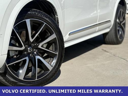 2024 Volvo XC90 B6 Plus Bright Theme