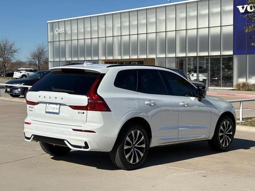 2025 Volvo XC60 B5 Plus