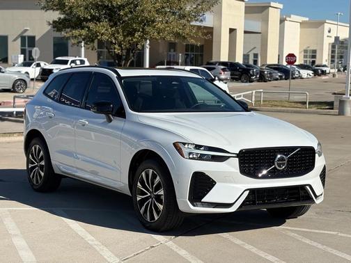 2025 Volvo XC60 B5 Plus