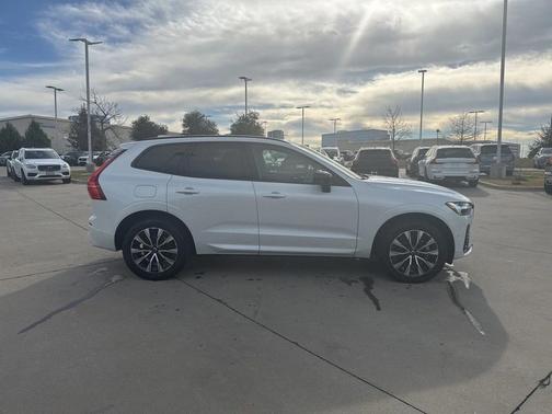 2025 Volvo XC60 B5 Plus