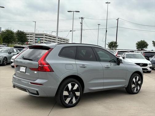 2024 Volvo XC60 Recharge Plug-In Hybrid T8 Plus Dark Theme