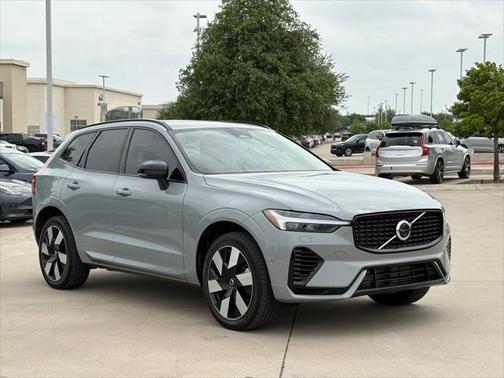 2024 Volvo XC60 Recharge Plug-In Hybrid T8 Plus Dark Theme