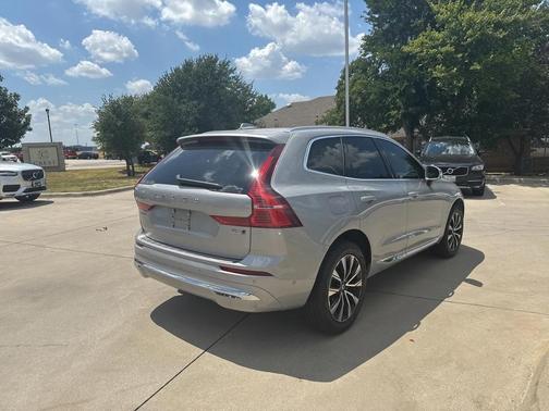 2023 Volvo XC60 B5 Plus Bright Theme