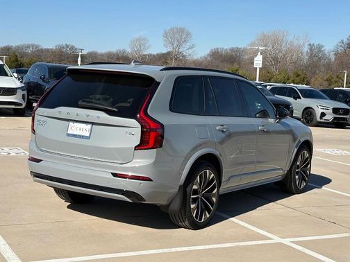 2026 Volvo XC90 Plug-In Hybrid T8 Ultra Dark Theme 6-Seater