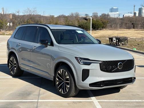 2026 Volvo XC90 Plug-In Hybrid T8 Ultra Dark Theme 6-Seater