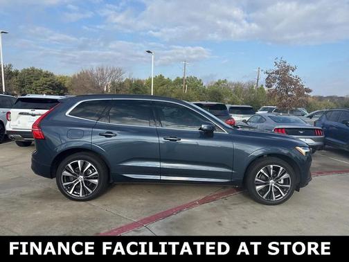 2022 Volvo XC60 B5 Momentum