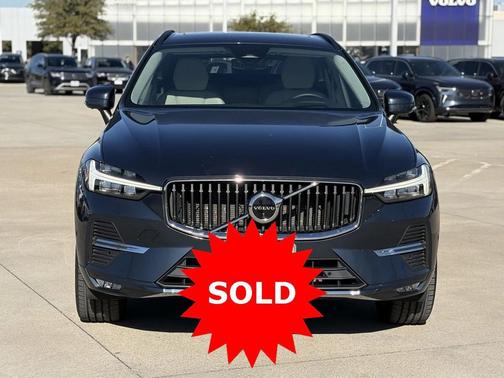 2022 Volvo XC60 B5 Momentum