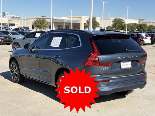 2022 Volvo XC60 B5 Momentum