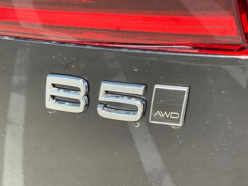 2026 Volvo XC60 B5 Core