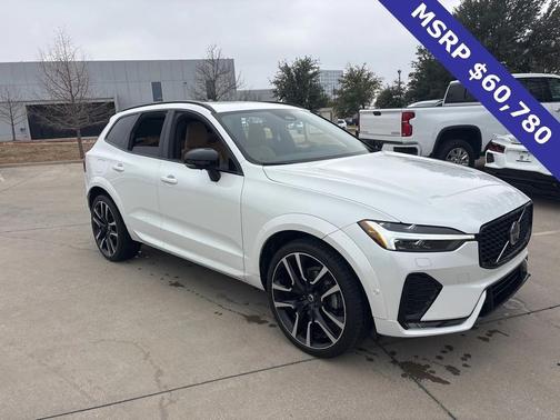 2024 Volvo XC60 B5 Ultimate Dark Theme