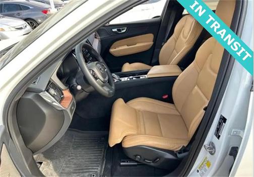 2024 Volvo XC60 B5 Ultimate Dark Theme