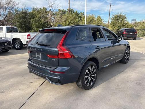 2024 Volvo XC60 B5 Plus Dark Theme