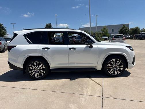 White Pearl 2024 Lexus LX 600 Luxury