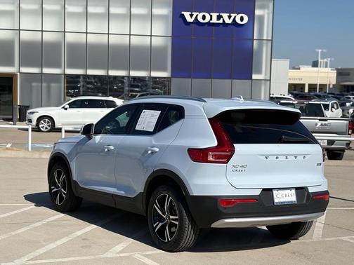2025 Volvo XC40 B5 AWD