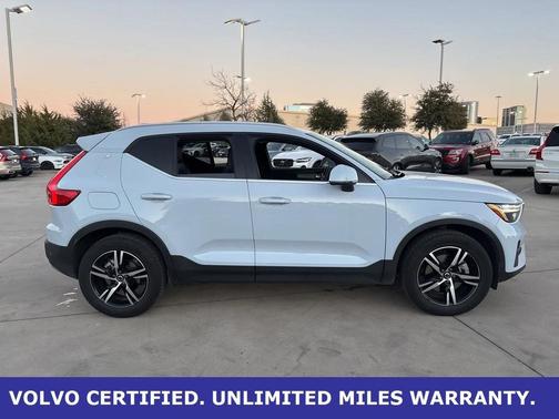 2025 Volvo XC40 B5 AWD