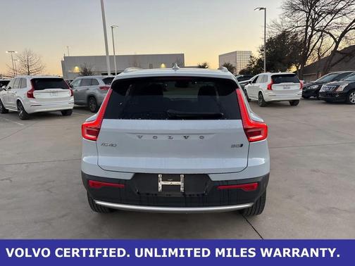 2025 Volvo XC40 B5 AWD
