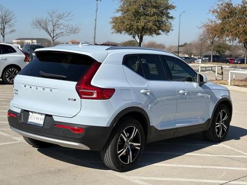 2025 Volvo XC40 B5 AWD