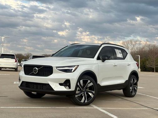 Crystal White 2026 Volvo XC40 B5 Ultra